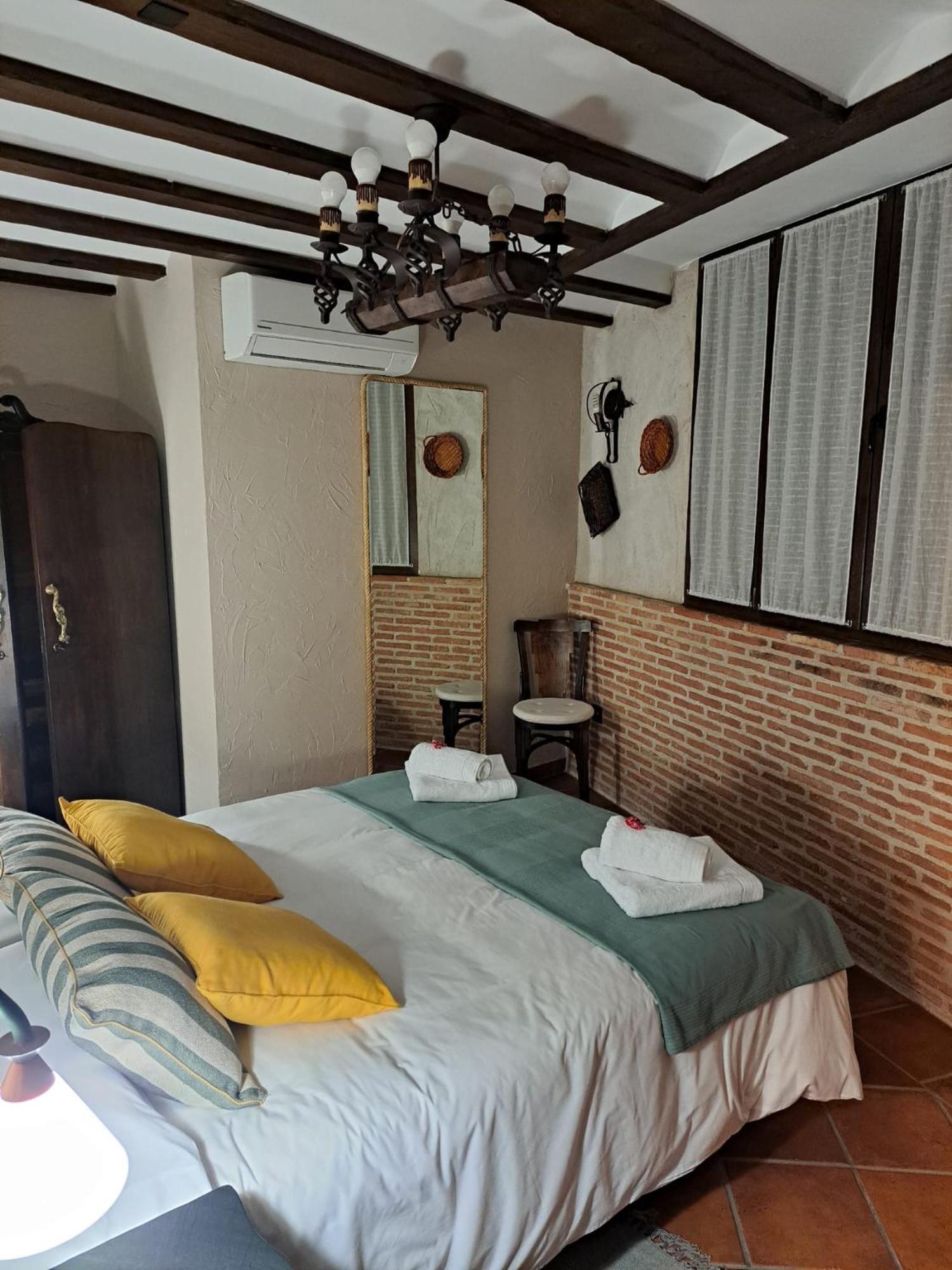 Casa Rural La Bodega, Ofrece Cata De Vino Gratis Horche Bagian luar foto