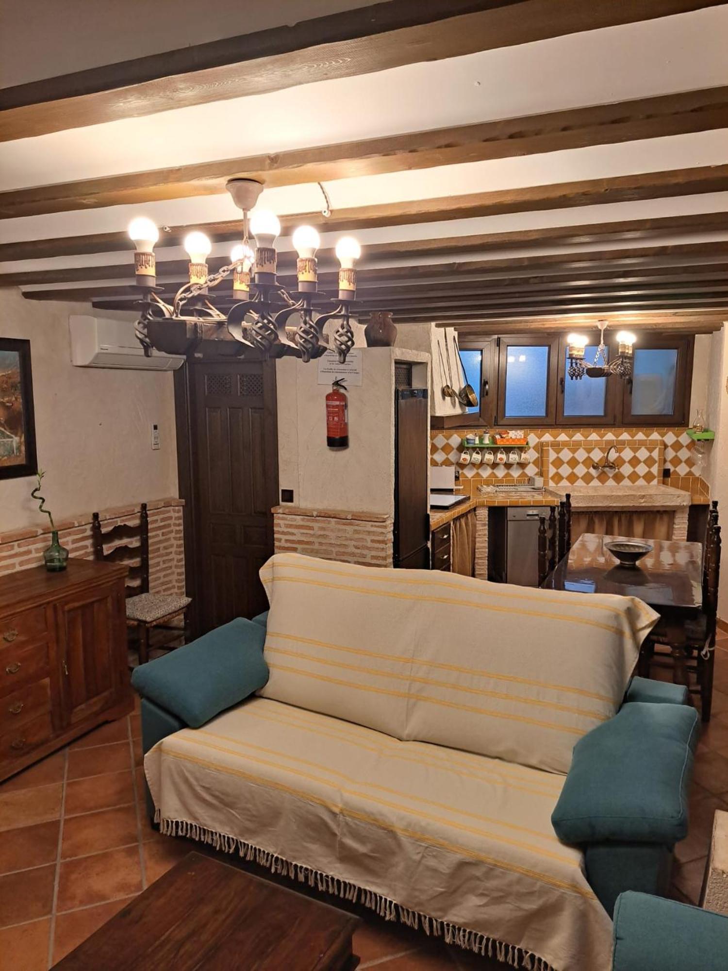 Casa Rural La Bodega, Ofrece Cata De Vino Gratis Horche Bagian luar foto